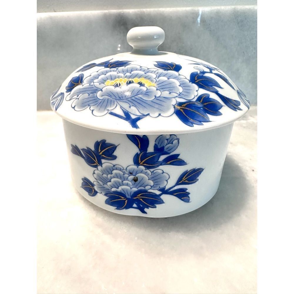 NWOT Made In Japan Hand Painted Porcelain Dish Covered Bowl Blue White Small